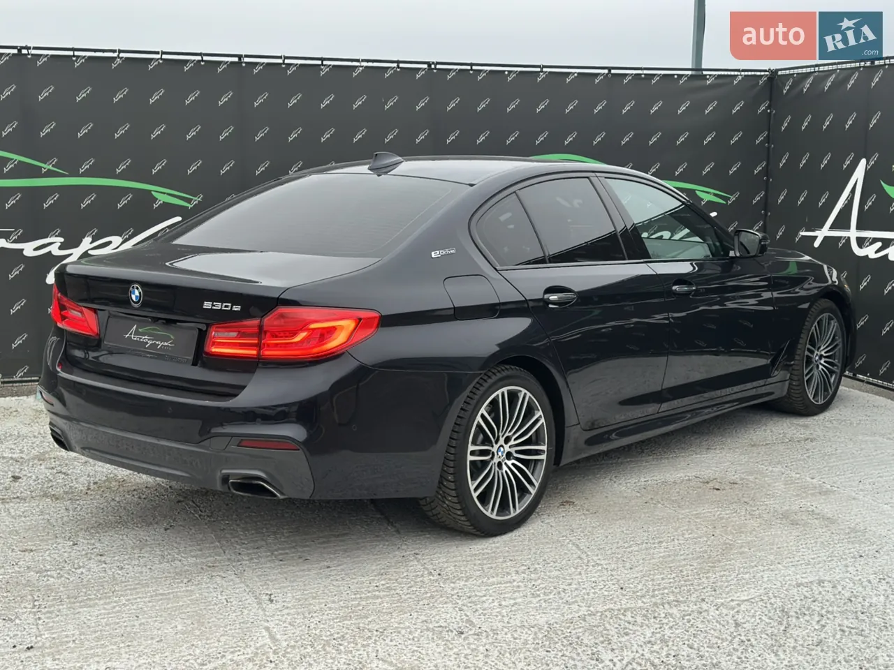 BMW 5 Series 2018 photo 2