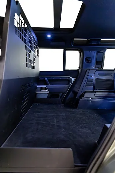 Land Rover Defender 110 2023 photo 5