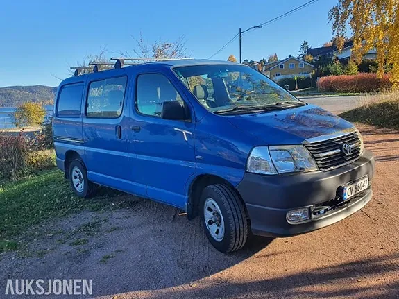 Toyota Hiace 2010 photo 5