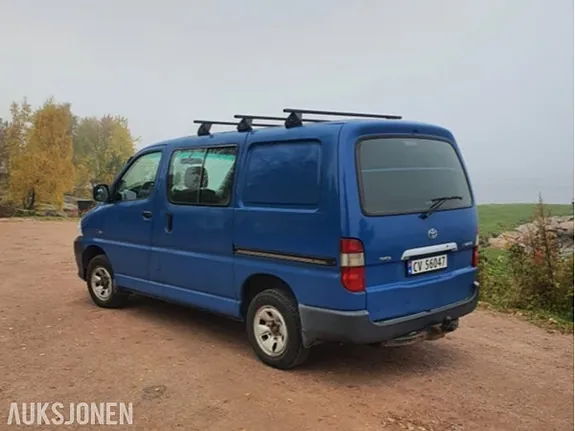 Toyota Hiace 2010 photo 3