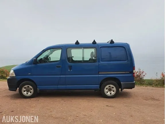 Toyota Hiace 2010 photo 4