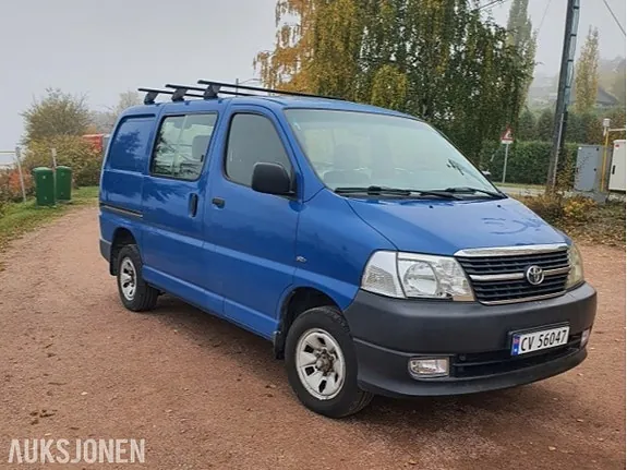 Toyota Hiace 2010 photo 2