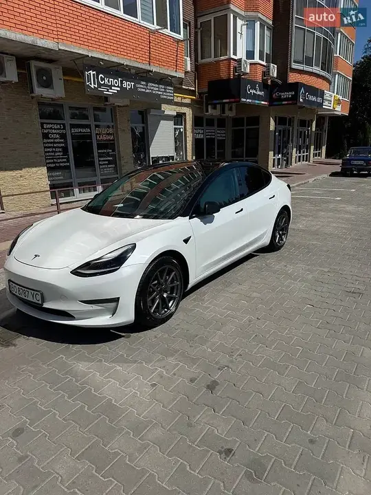 Tesla Model 3 2022 photo 2