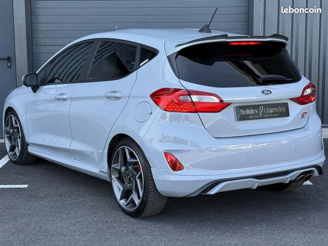 Ford Fiesta 2019 photo 2