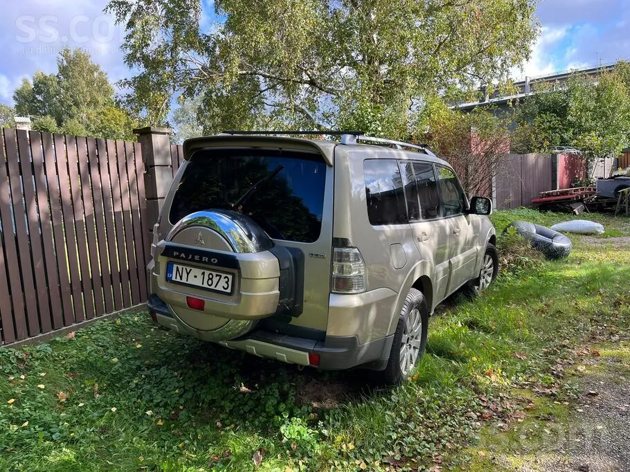 Mitsubishi Pajero 2006 photo 2