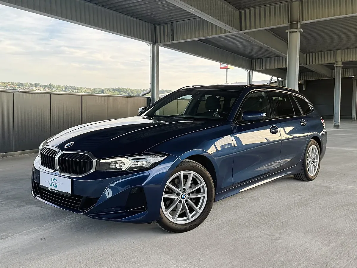 BMW 3 Series 2023 photo 2