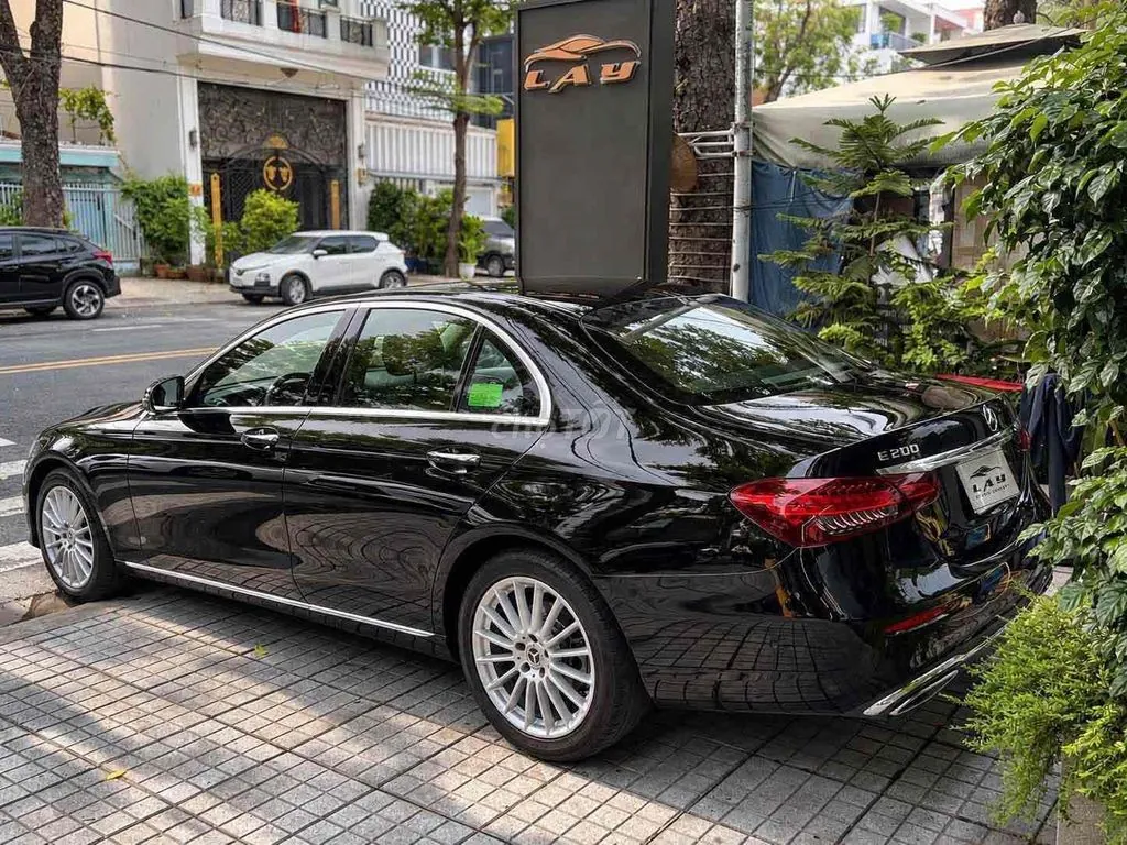 Mercedes-Benz E-Class 2022 photo 4