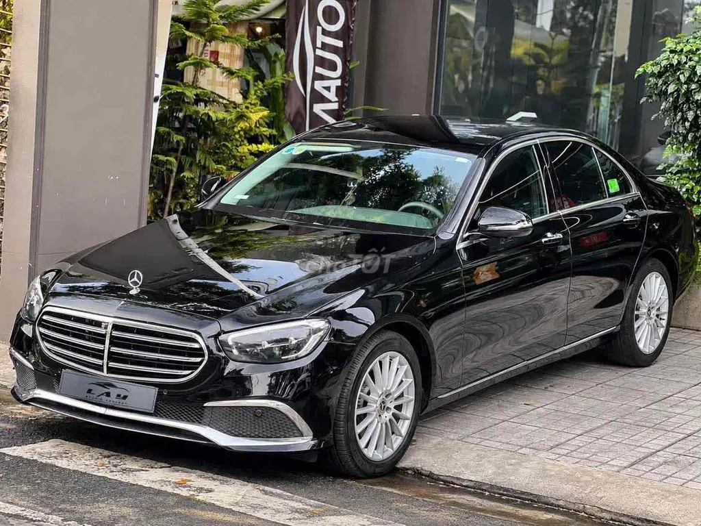 Mercedes-Benz E-Class 2022 photo 2