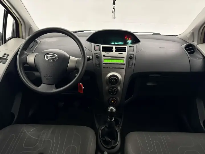 Daihatsu Charade 2012 photo 2