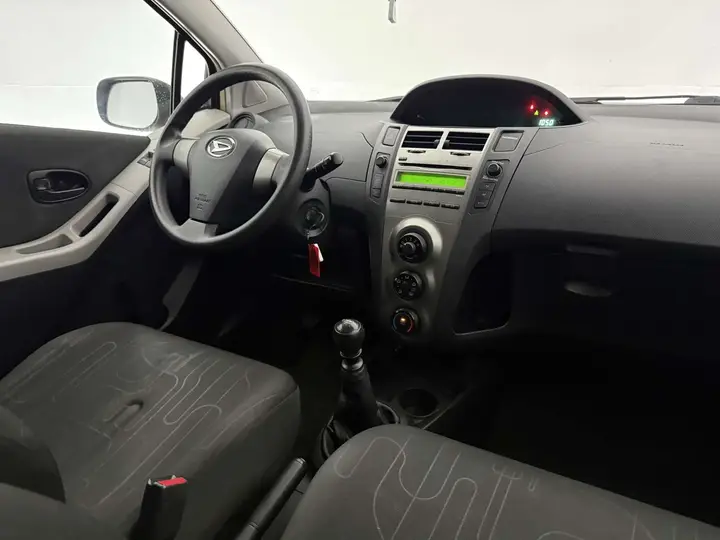 Daihatsu Charade 2012 photo 4