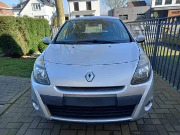 Renault Clio 2011 photo 2
