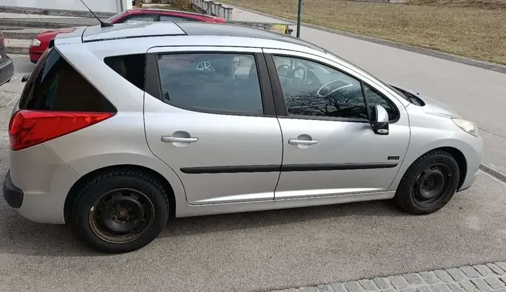 Peugeot 207 2009 photo 3