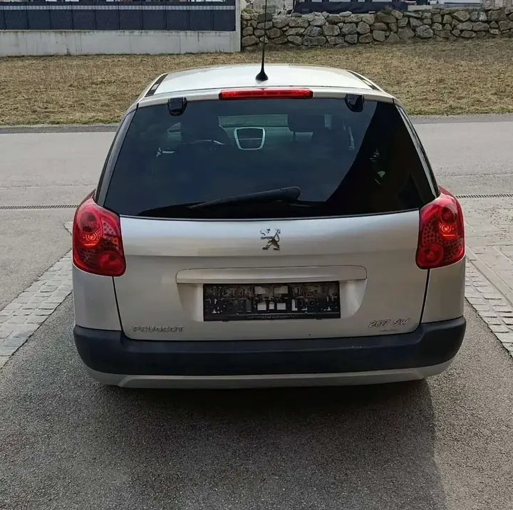 Peugeot 207 2009 photo 2