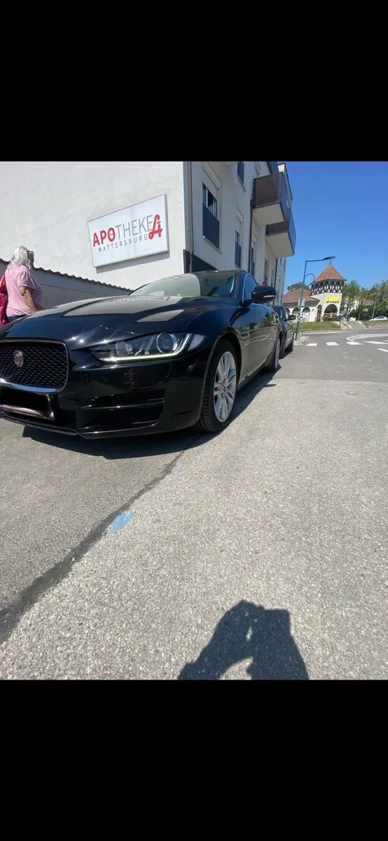 Jaguar Xe 2017 photo 3