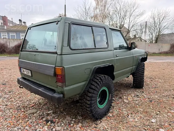 Nissan Patrol 1990 photo 4
