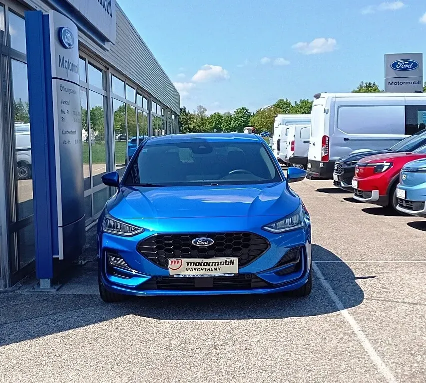 Ford Focus 2022 photo 2