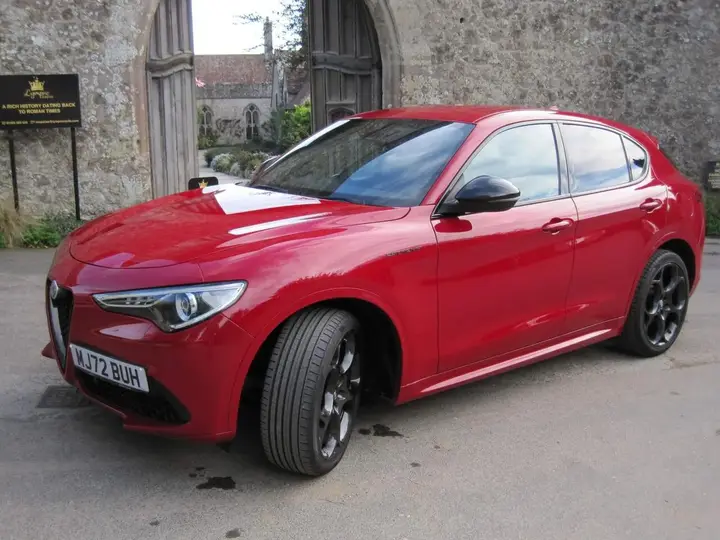 Alfa Romeo Stelvio 2022 photo 2