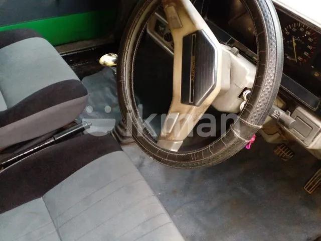 Nissan B11 1986 photo 3