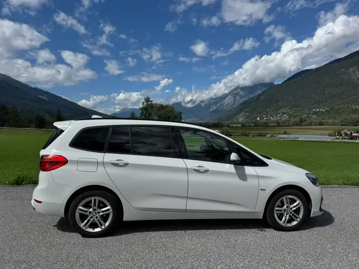 BMW 218D 2018 photo 2