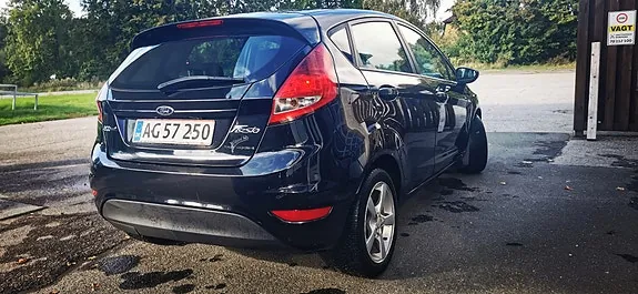 Ford Fiesta 2010 photo 2