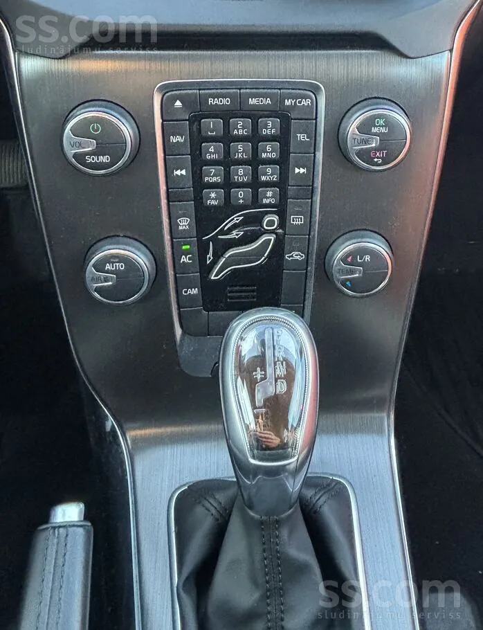 Volvo V40 2013 photo 2