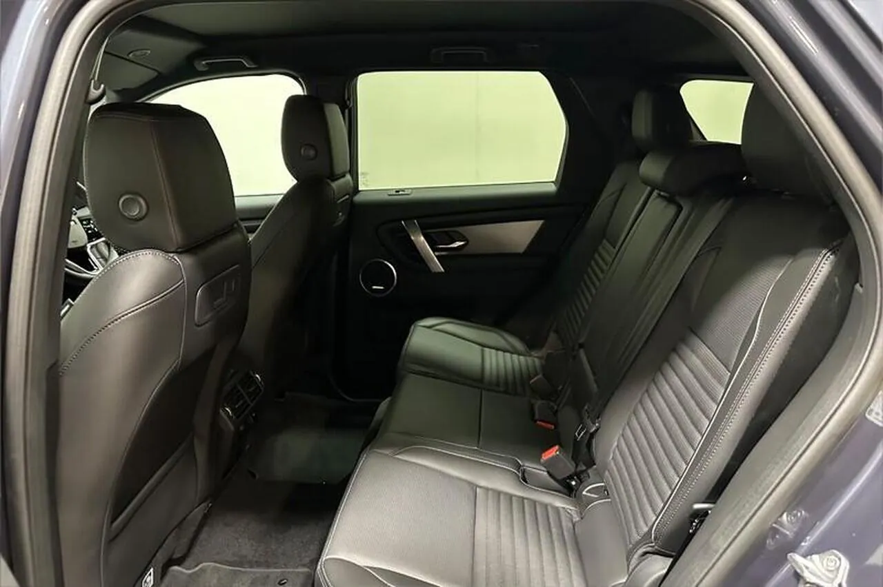 Land Rover Discovery Sport 2026 photo 4