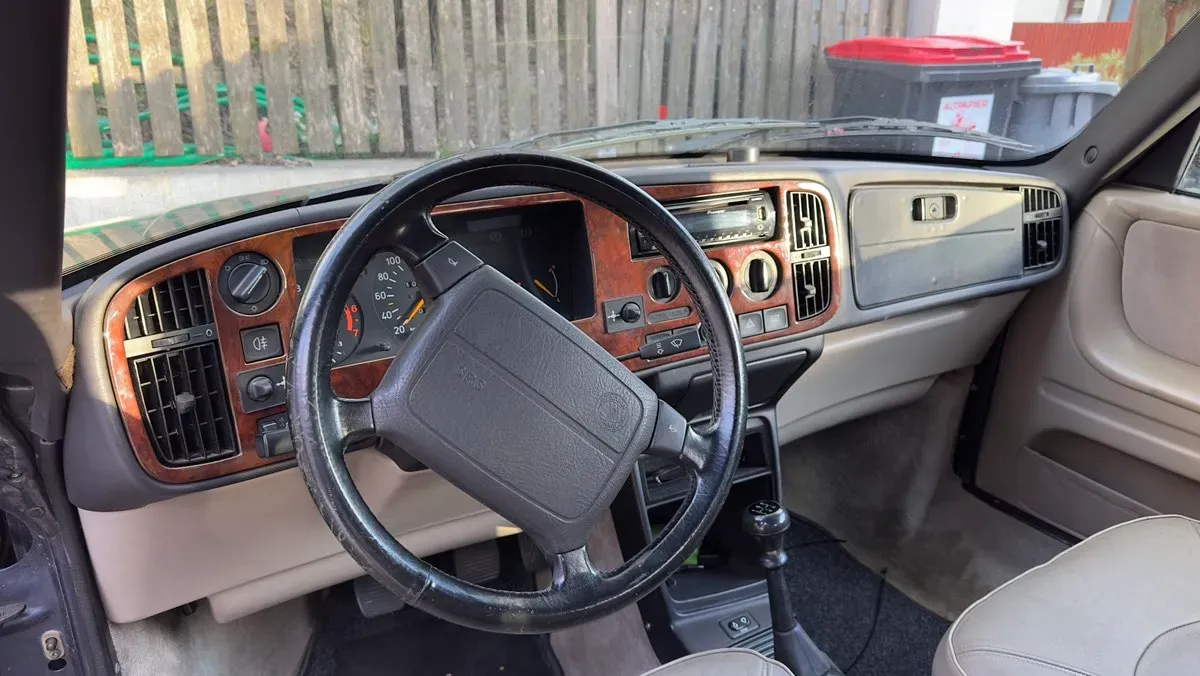 Saab 900 1992 photo 3