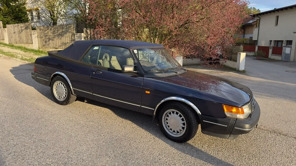 Saab 900