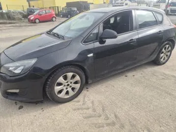 Opel Astra 2014 photo 2