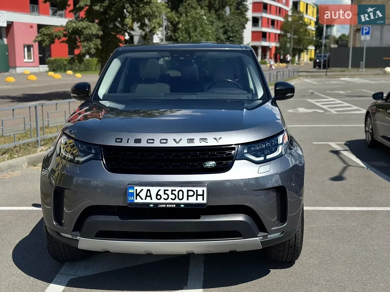 Land Rover Discovery 2018 photo 2