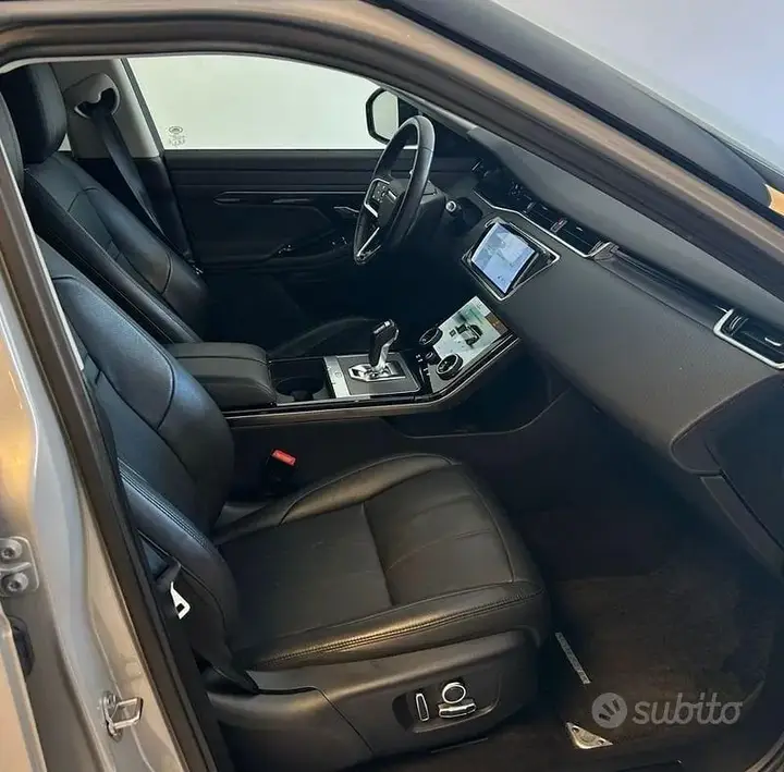 Land Rover Evoque 2021 photo 3