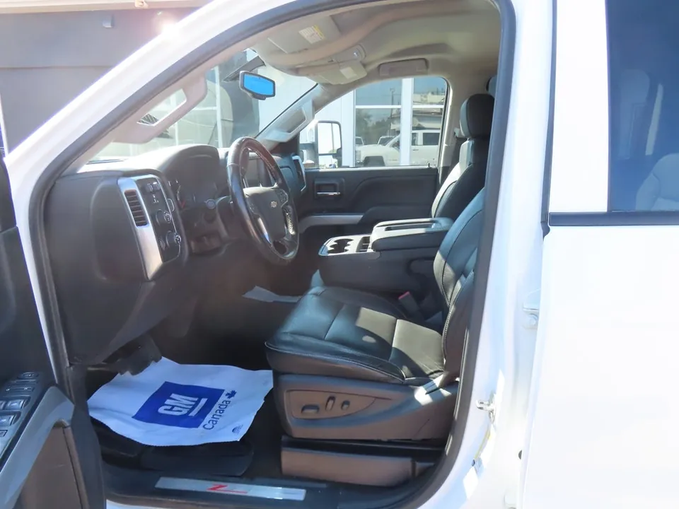 Chevrolet Silverado 2500Hd 2018 photo 3