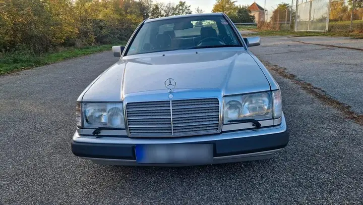 Mercedes-Benz W124