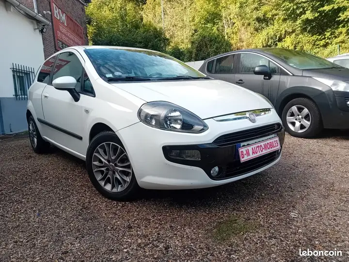 Fiat Punto 2011 photo 2