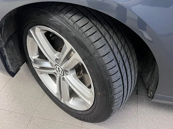 Volkswagen Passat 2014 photo 2