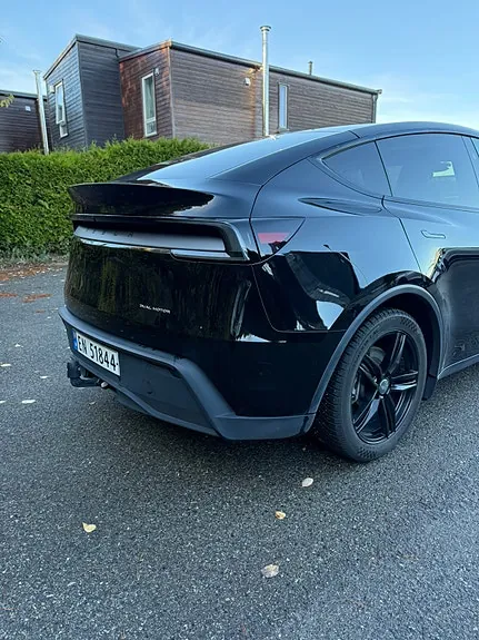 Tesla Model Y 2025 photo 5