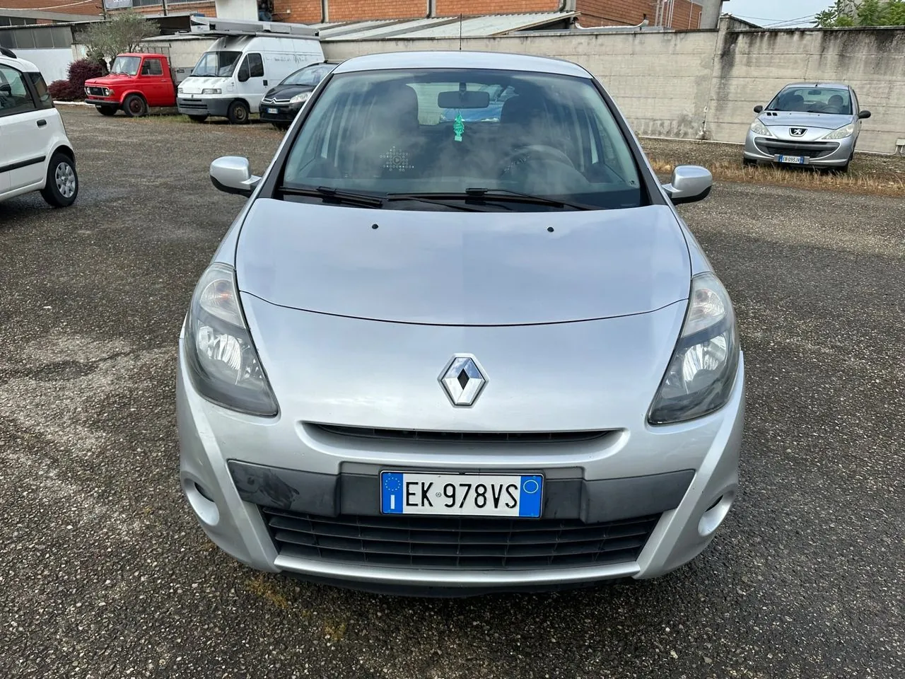 Renault Clio 2011 photo 2