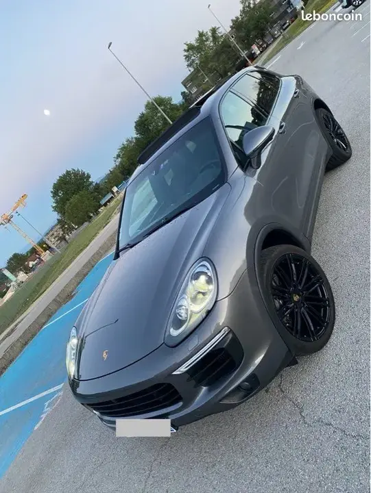 Porsche Cayenne 2015 photo 2
