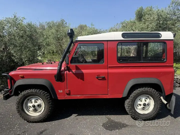 Land Rover Defender 90