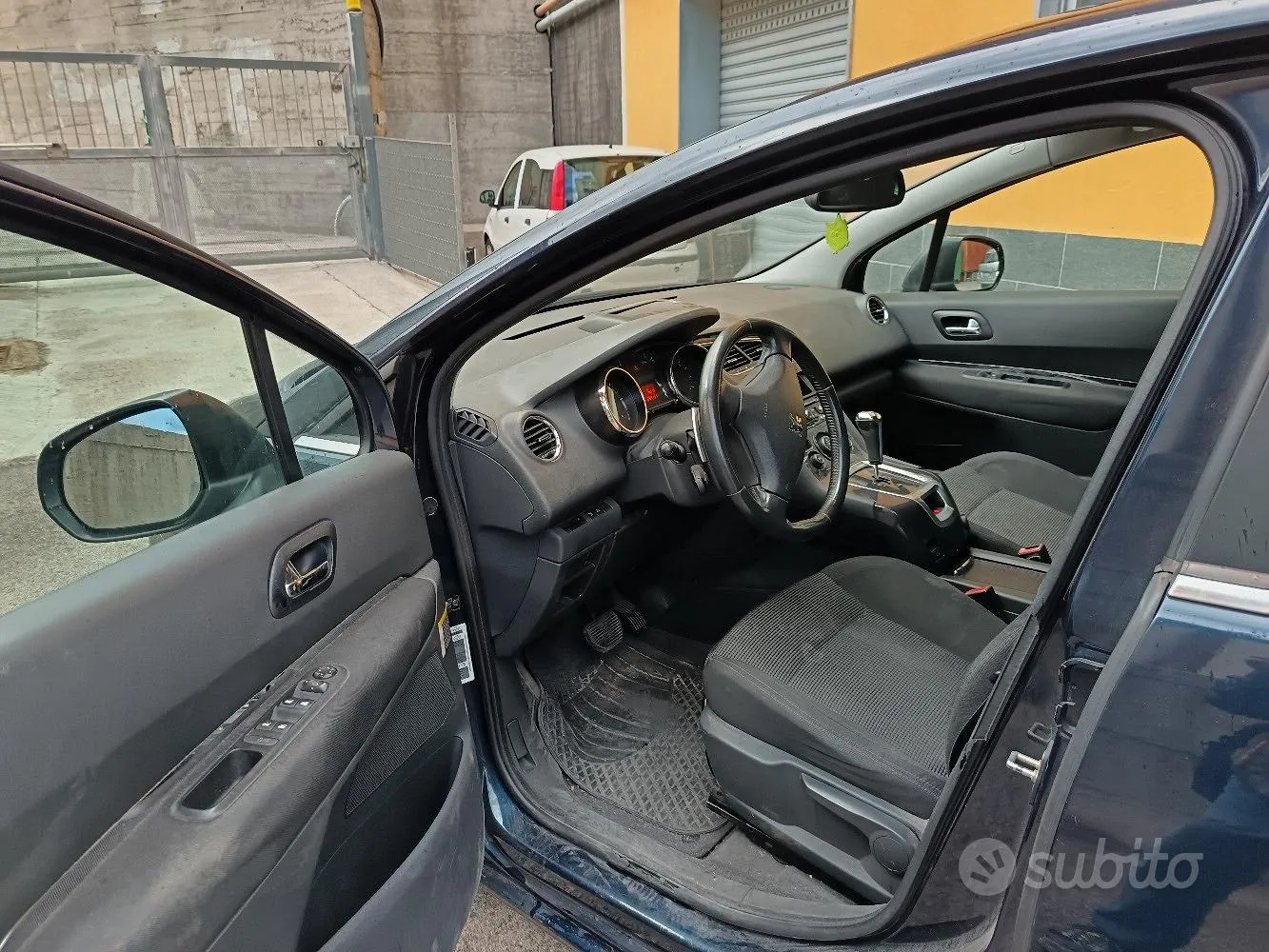 Peugeot 5008 2011 photo 4