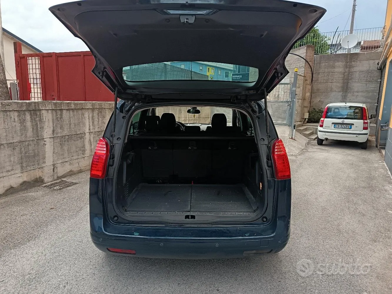 Peugeot 5008 2011 photo 3