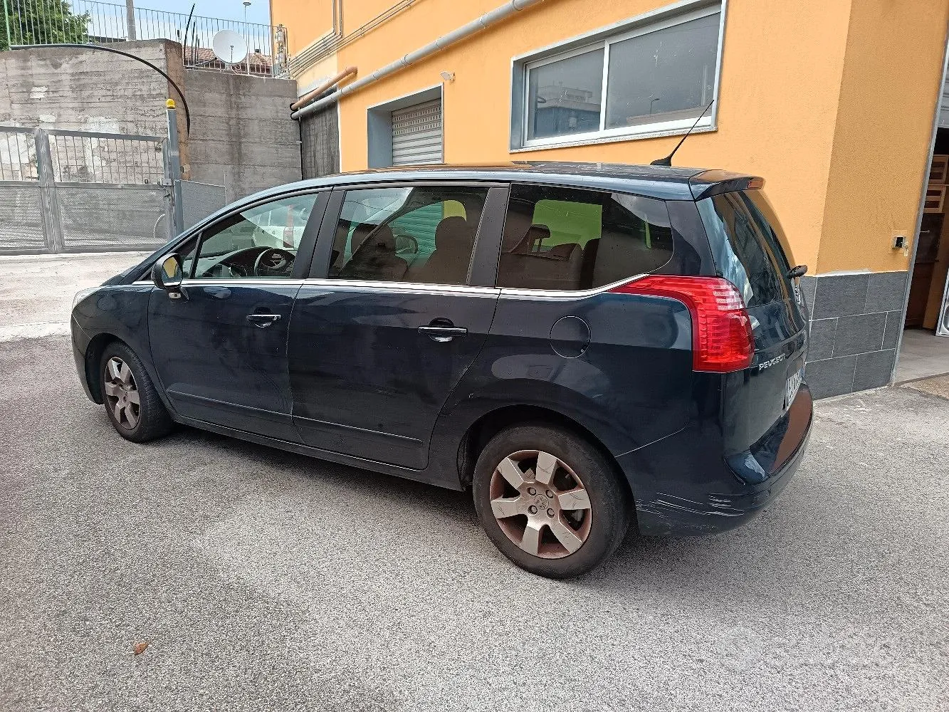 Peugeot 5008 2011 photo 2