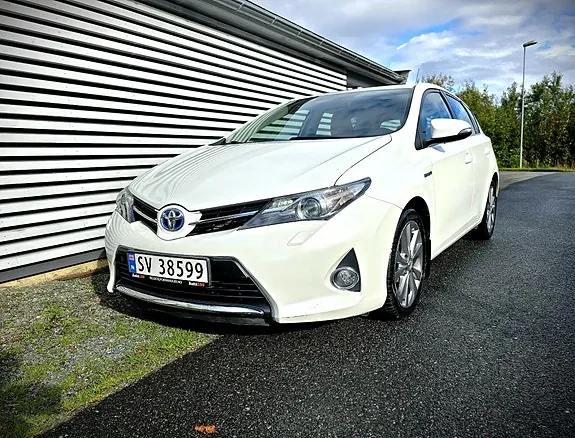 Toyota Auris 2013 photo 2
