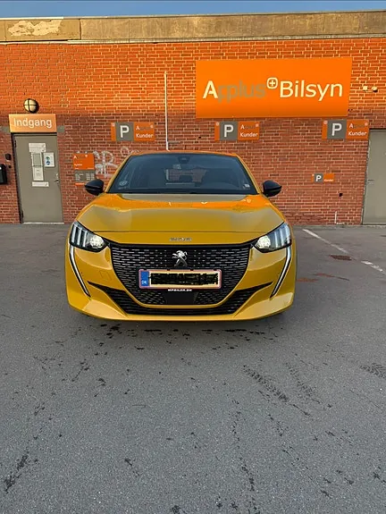 Peugeot 208 2022 photo 2