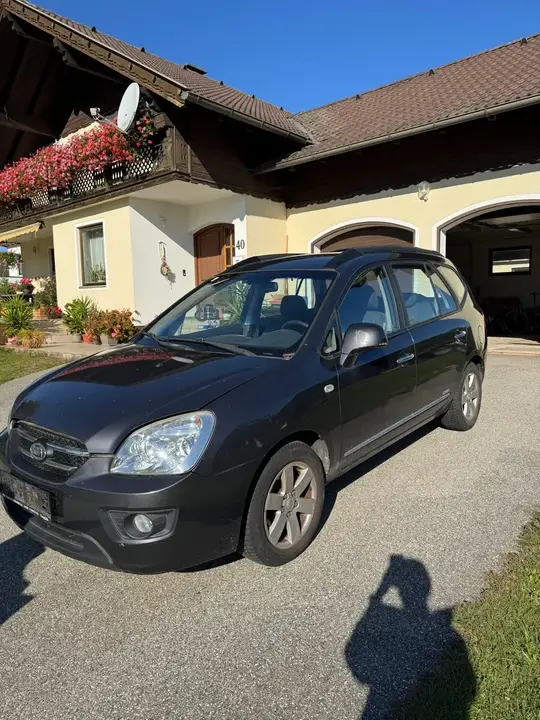 Kia Carens 2008 photo 2