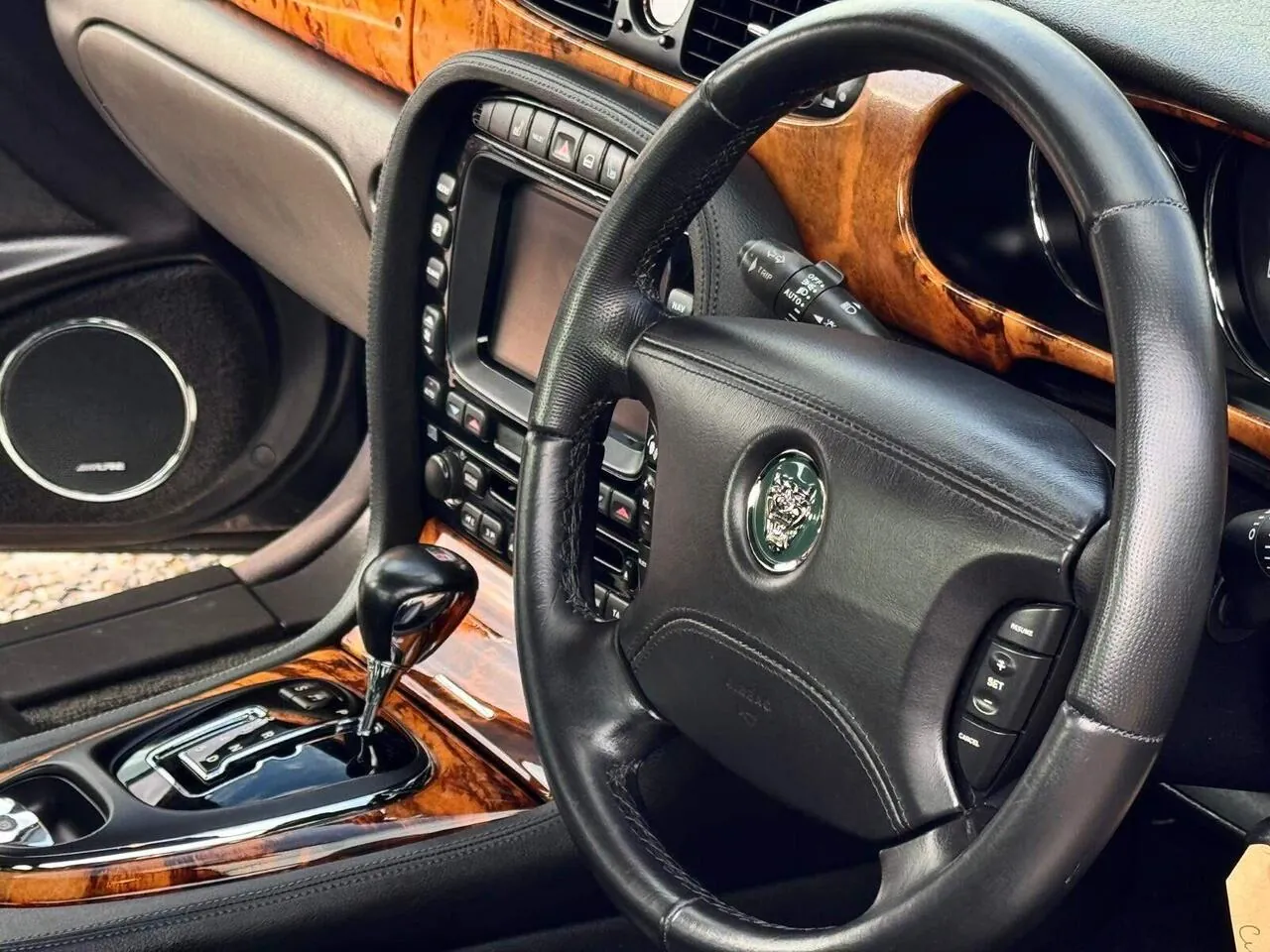 Jaguar Xjr 2004 photo 3