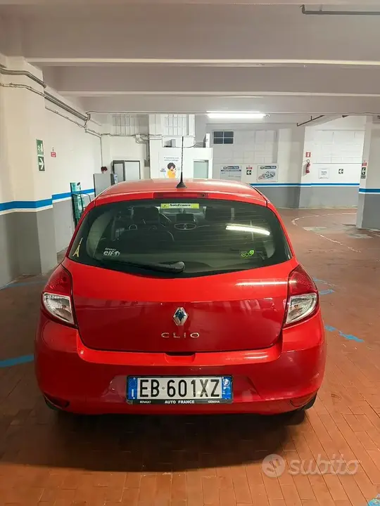 Renault Clio 2010 photo 4