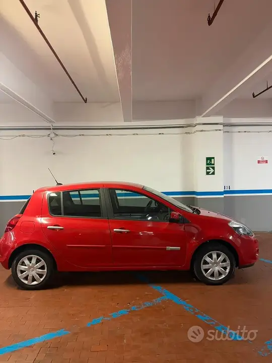 Renault Clio 2010 photo 3