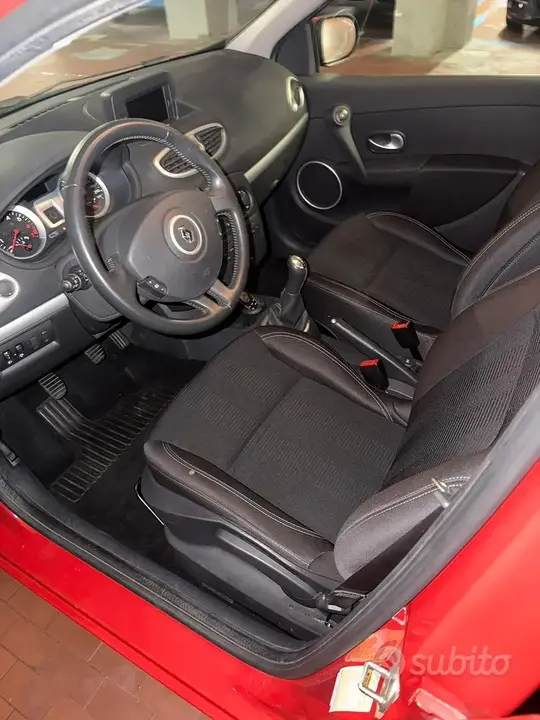 Renault Clio 2010 photo 5