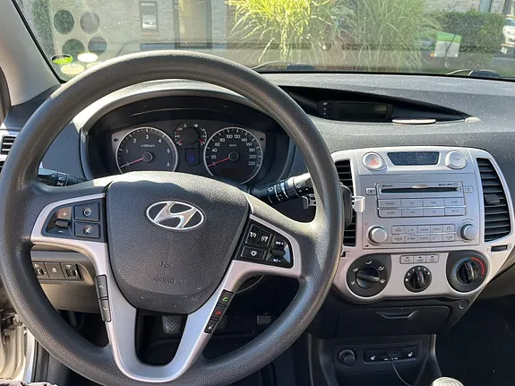 Hyundai I20 2010 photo 2